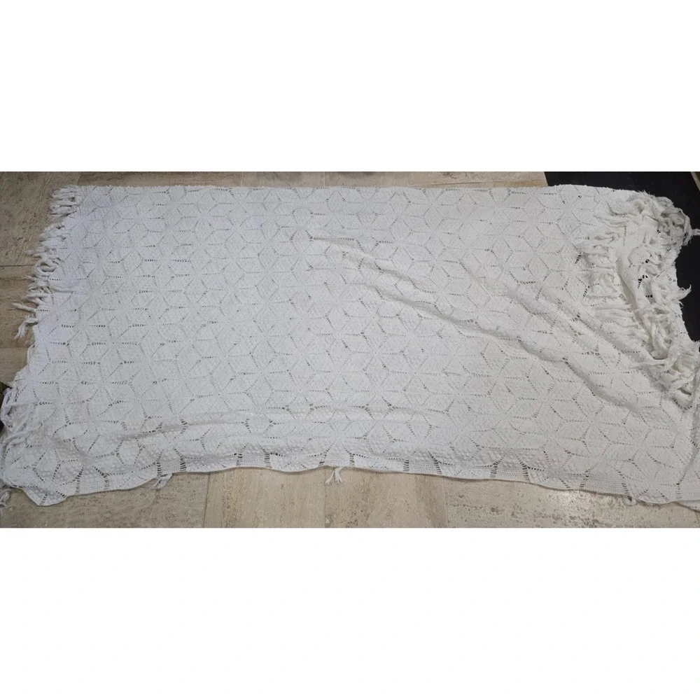 Vtg Off White Bedspread Crochet 82